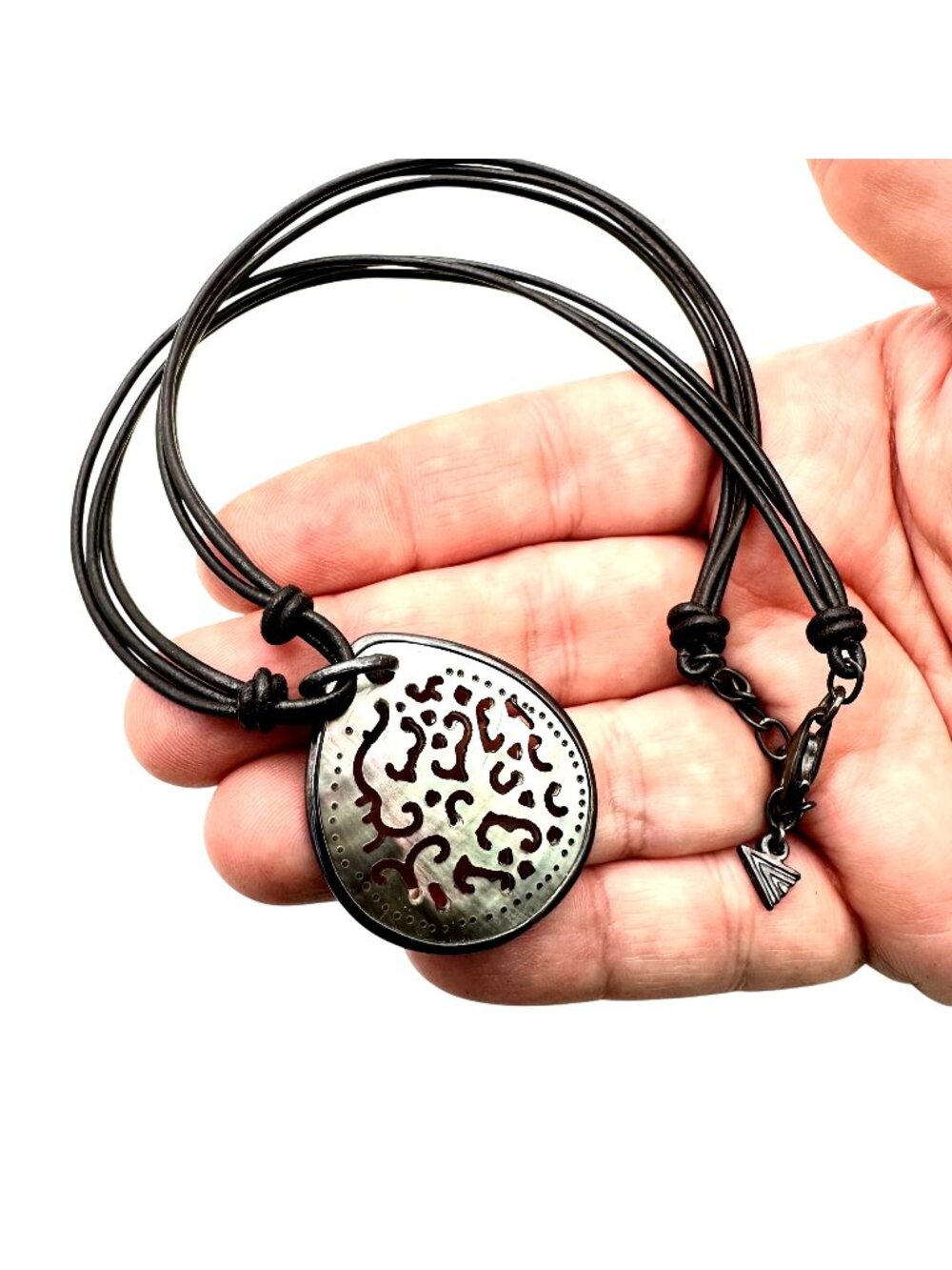 SilpadaSterling Silver Shell Pendant Leather Necklace N1446